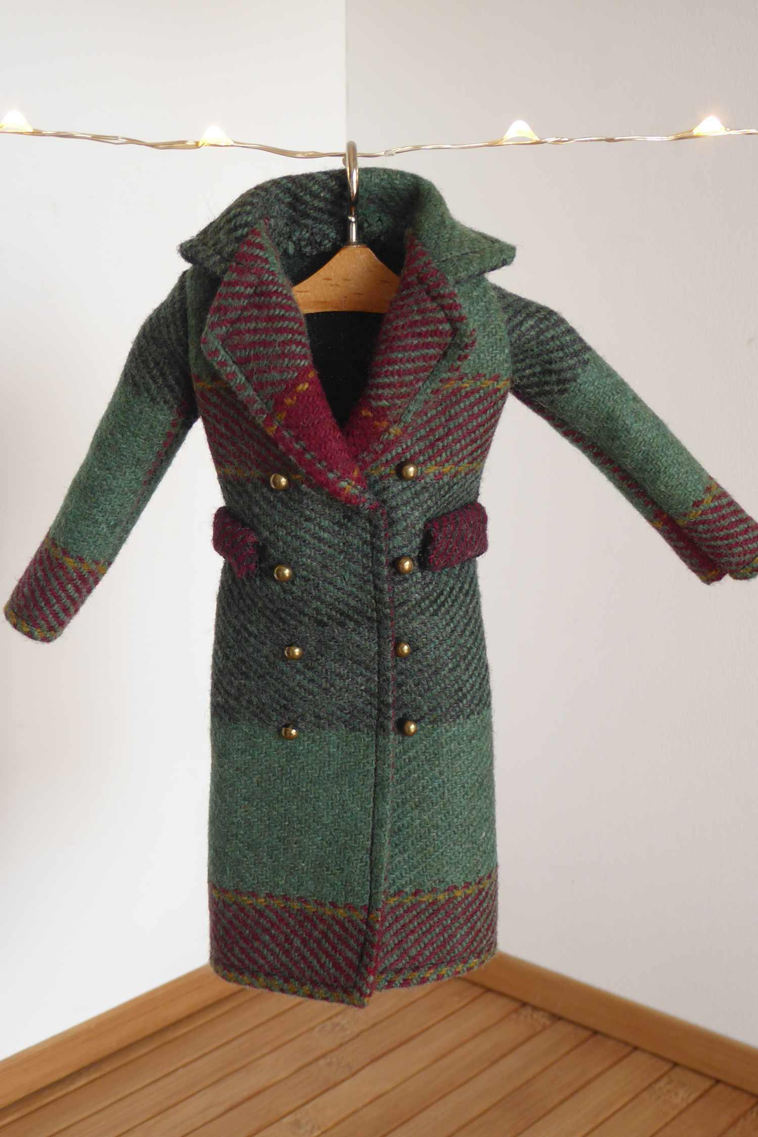 Old Friends Wool coat Poppy Barbie (1)
